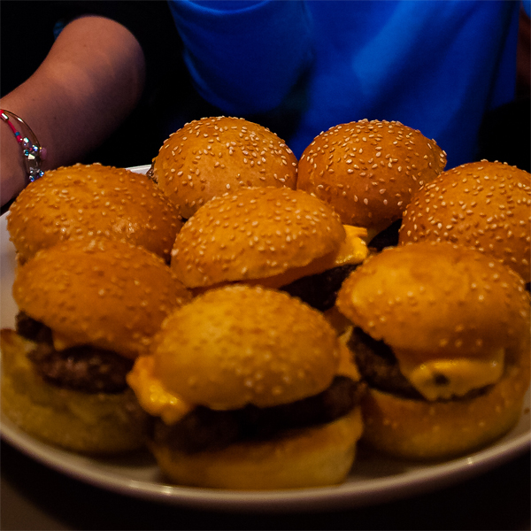 Tape-toi un bon burger au PDG - Poulette Blog